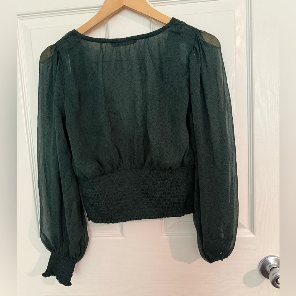 Abercrombie and Fitch Smocked Long Sleeve Crop Top Size Small - Picture 2 of 6